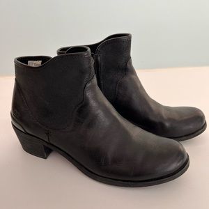 UGG Australia Penelope Booties Black Leather Zip Women's 8